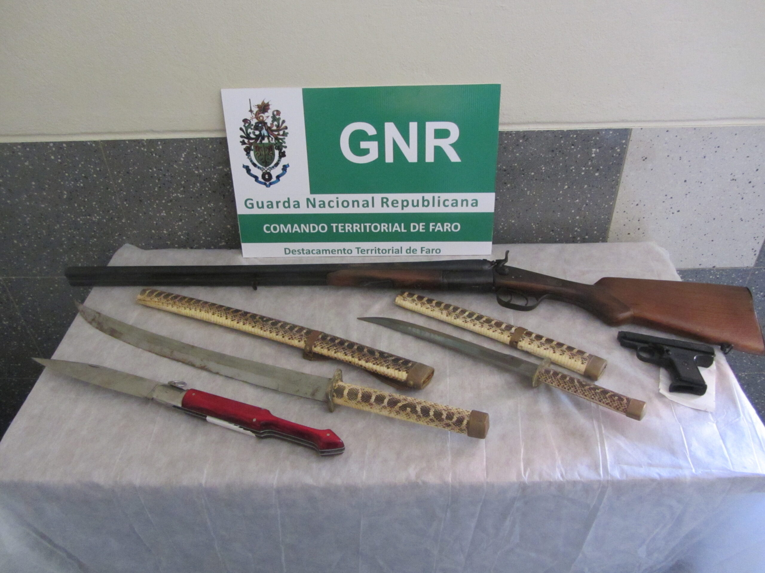 Sul Informação - GNR apreende armas em Moncarapacho e em Santa Bárbara de Nexe