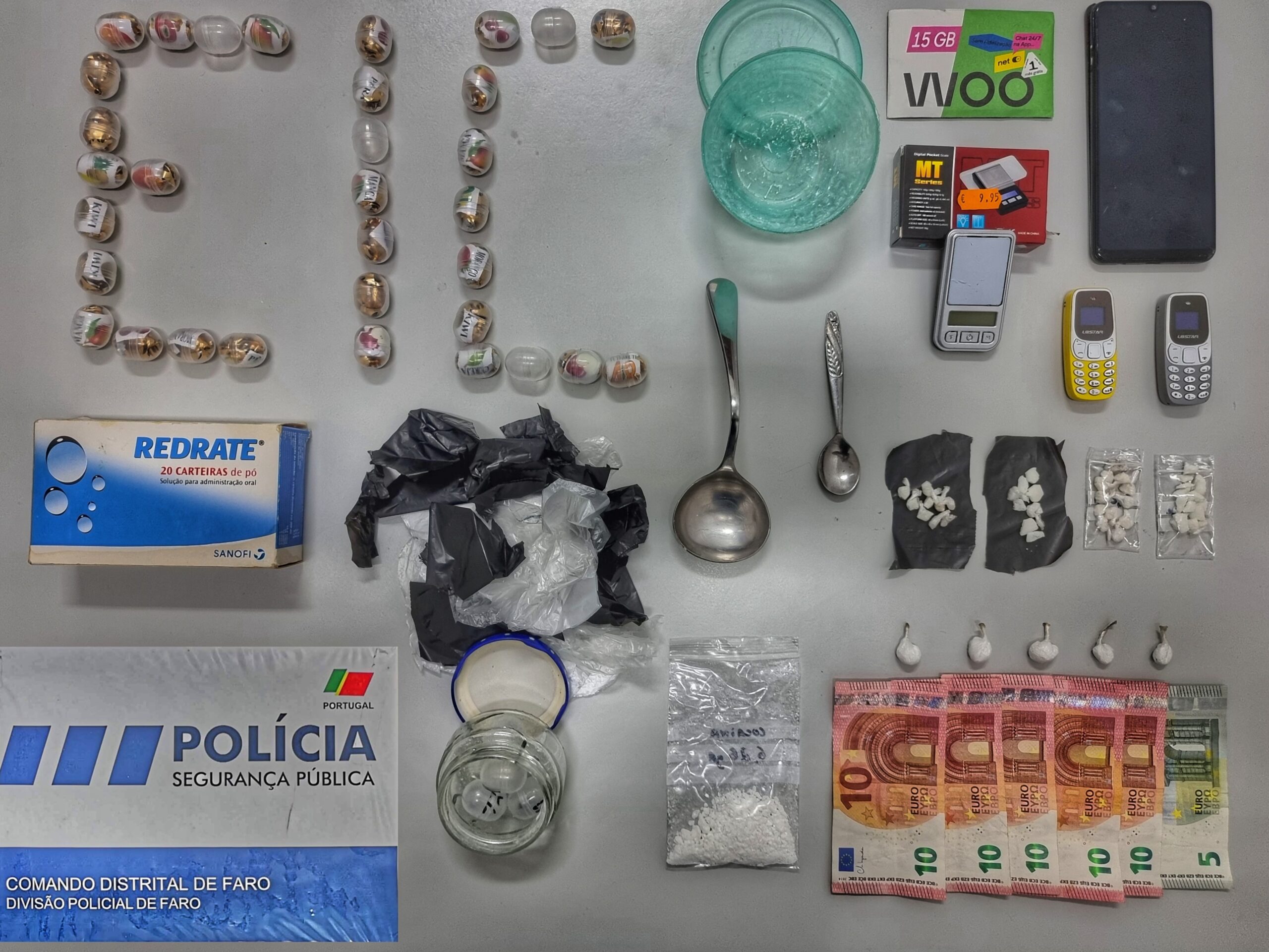 Sul Informação - Homem com mandado de detenção pendente “apanhado” com droga em Faro