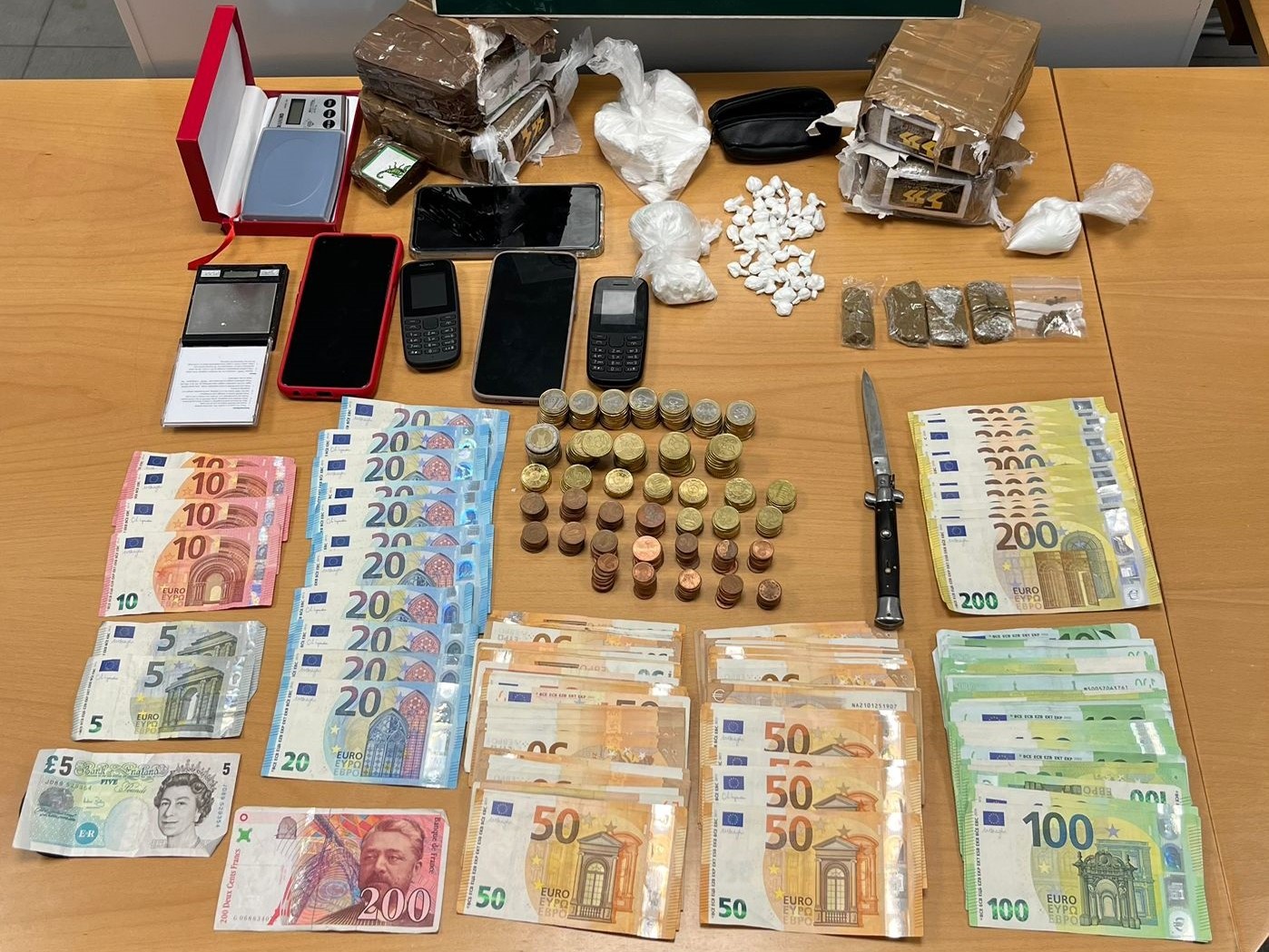 Sul Informação - Quarteira: Homem de 50 anos detido por tráfico com mais de 5 mil doses de droga