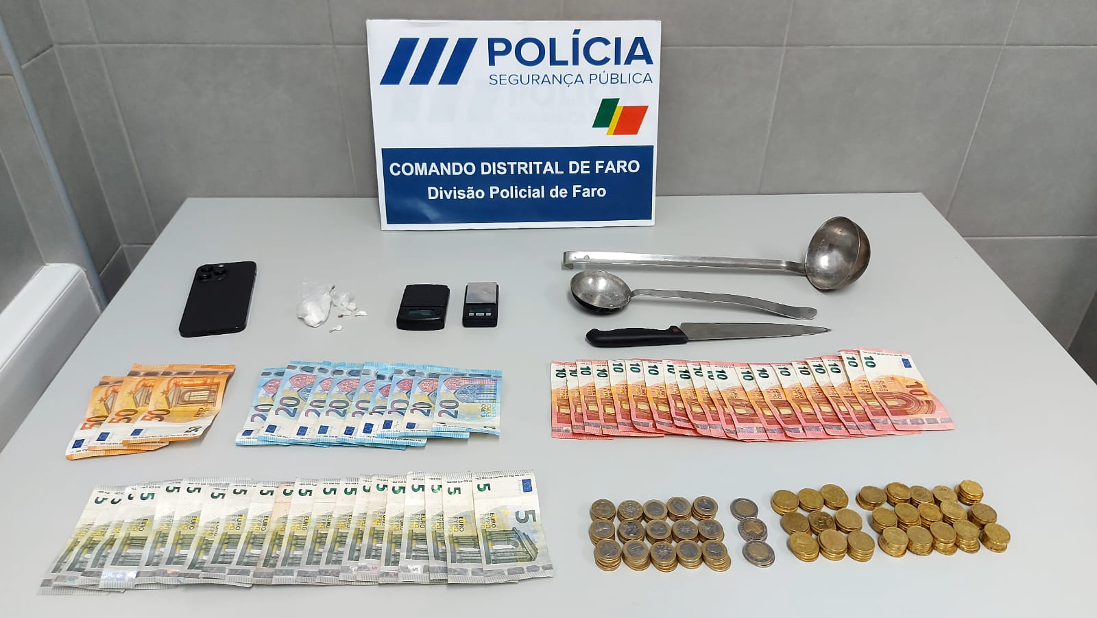 Sul Informação - PSP detém um homem e duas mulheres por tráfico de droga