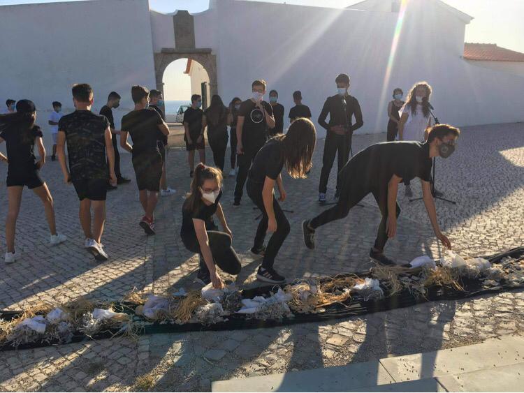 Sul Informação - A Lontra, a Sereia e o Alfaiate foram até às escolas de Lagoa em mais uma ação do PEEA|PARTe