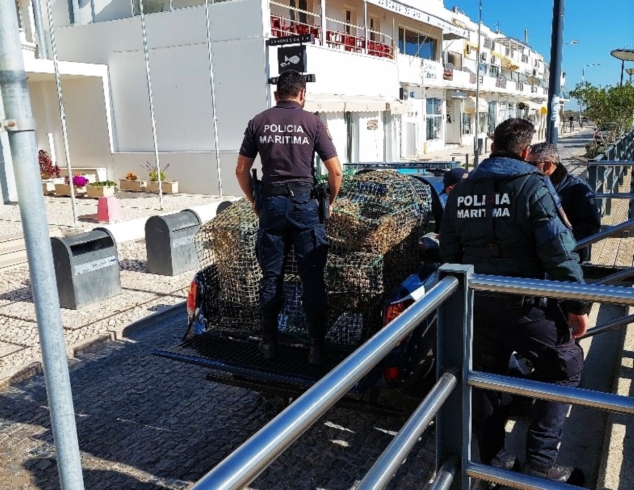 Sul Informação - Polícia Marítima apreende dezenas de artes de pesca em Tavira