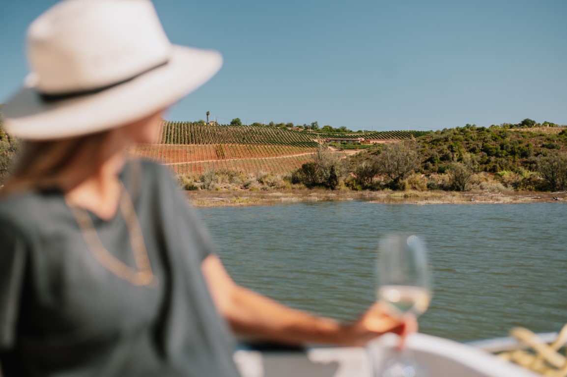 Sul Informação - Arvad Wine promove pôr-do-sol às quintas-feiras com vinho, petiscos e música