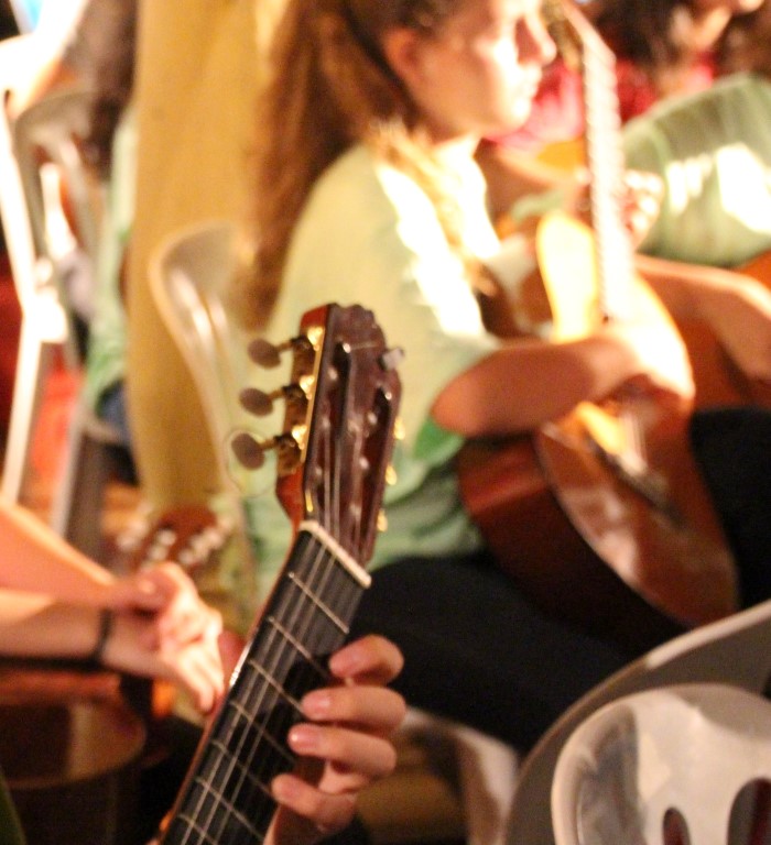 Sul Informação - Crianças e Jovens de Alcoutim vão continuar a ter aulas de guitarra gratuitas