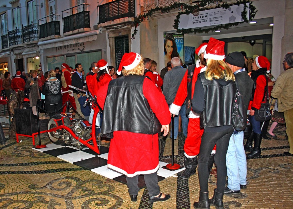 Sul Informação - FOTOGALERIA: Até os Pais Natais (motard) se abastecem no Atrium Baixa de Faro