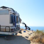 Sul Informação - Ninguém consegue controlar as autocaravanas à beira das arribas na Praia da Marinha