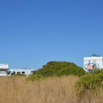 Sul Informação - Ninguém consegue controlar as autocaravanas à beira das arribas na Praia da Marinha
