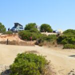 Sul Informação - Ninguém consegue controlar as autocaravanas à beira das arribas na Praia da Marinha