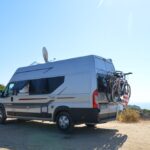 Sul Informação - Ninguém consegue controlar as autocaravanas à beira das arribas na Praia da Marinha