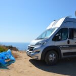 Sul Informação - Ninguém consegue controlar as autocaravanas à beira das arribas na Praia da Marinha