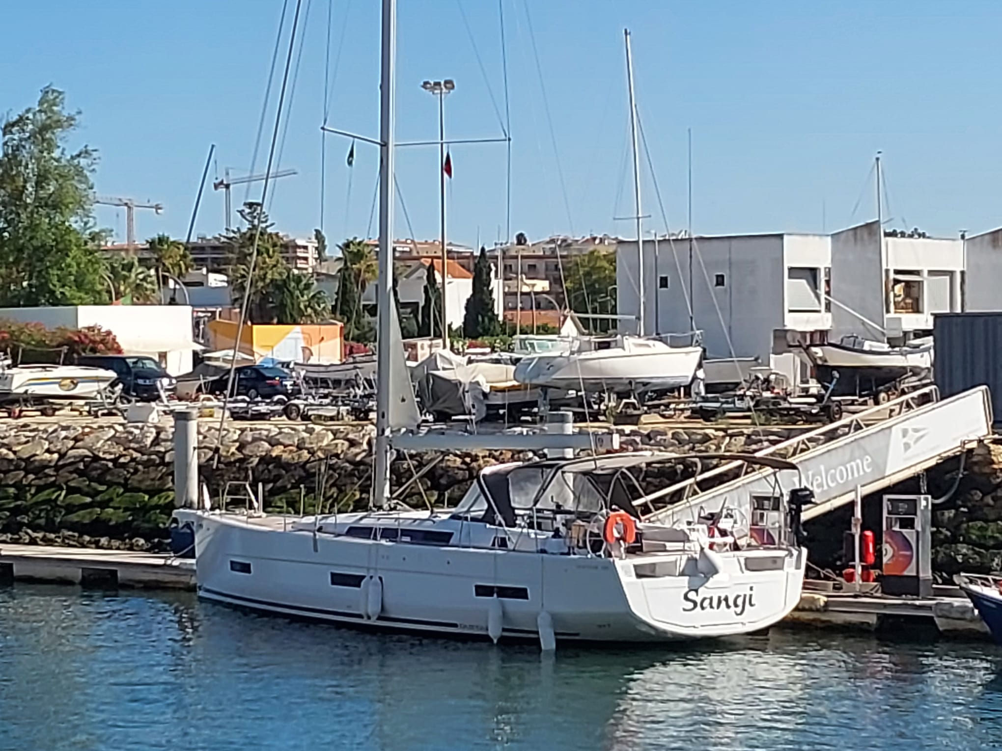 Sul Informação - Auxiliados três tripulantes de veleiro que estava à deriva ao largo da Ponta da Piedade