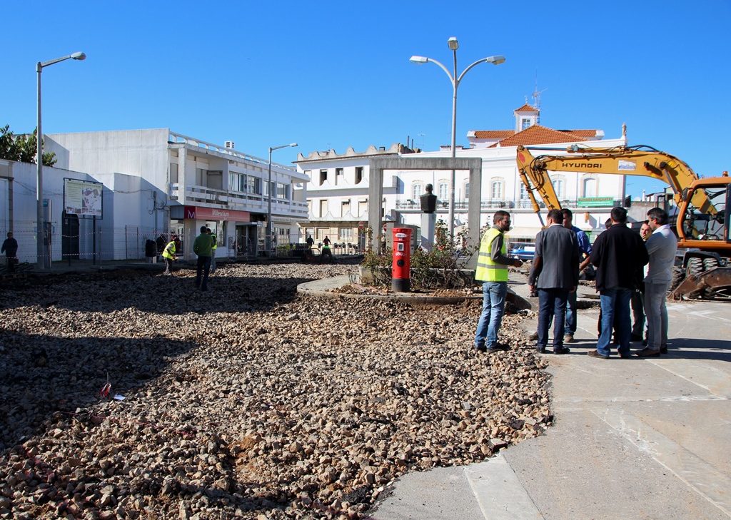Sul Informação - Obras no Largo de São Sebastião «avançam a bom ritmo»