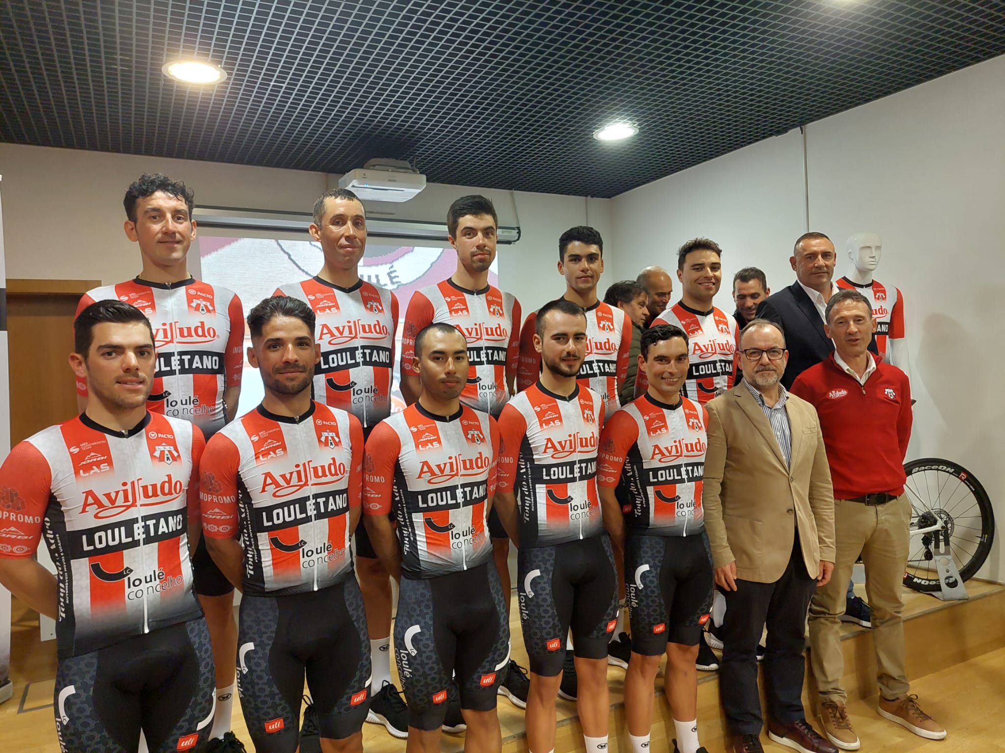 Sul Informação - Aviludo apoia equipa de ciclismo do Louletano
