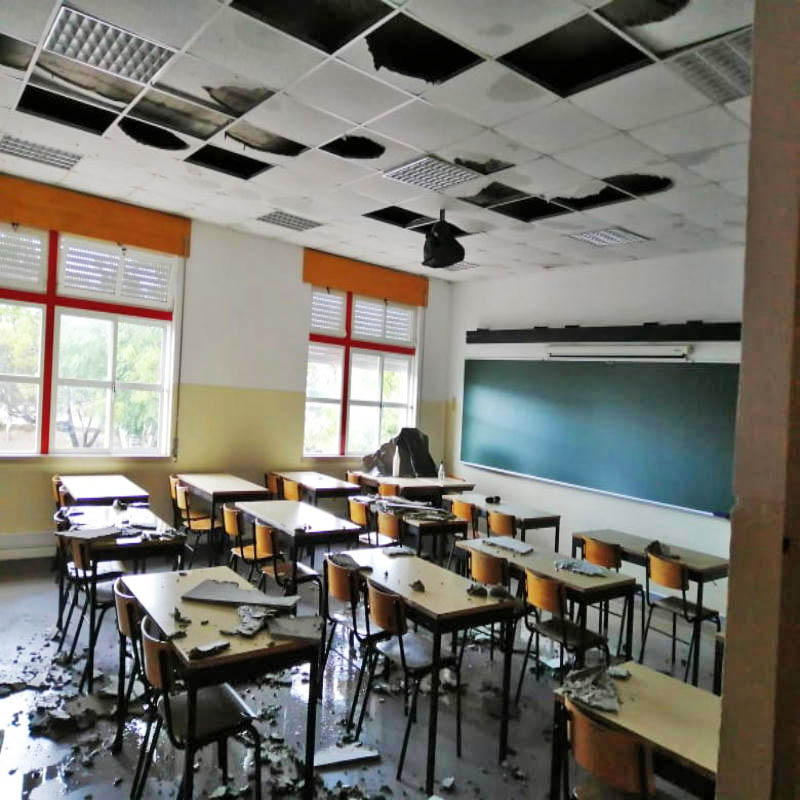 Sul Informação - Chuva forte inunda primeiro andar de escola em Beja, que está sem telhado devido a obras