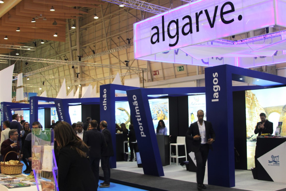 Sul Informação - Nem Conan resistiu ao stand do Algarve na BTL
