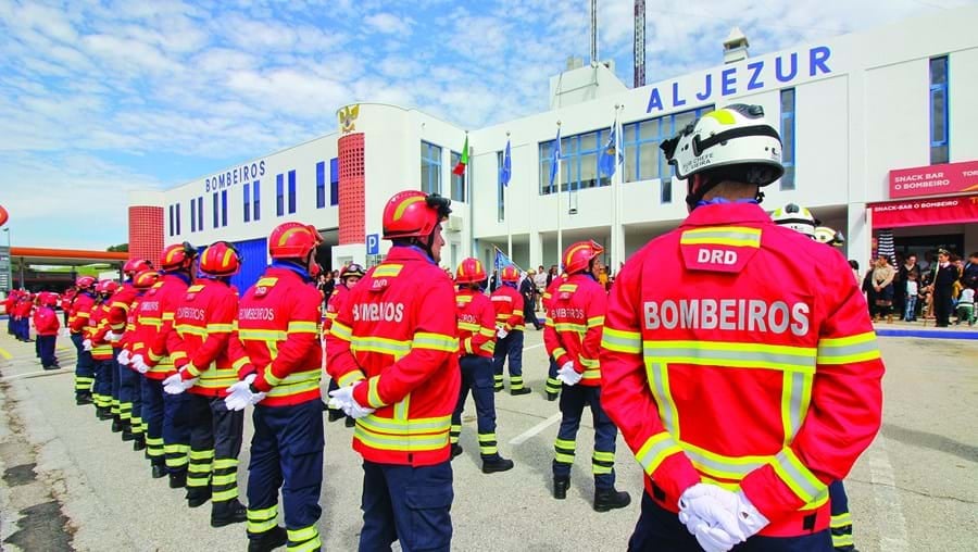 Sul Informação - Aljezur reforça apoios aos Bombeiros Voluntários