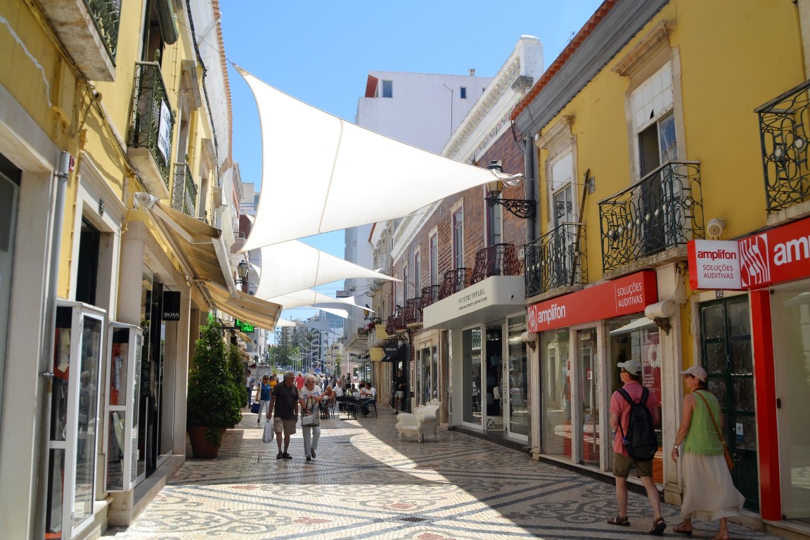 Sul Informação - Comércio farense ensaia horário alargado no Baixa Street Fest a pensar no futuro