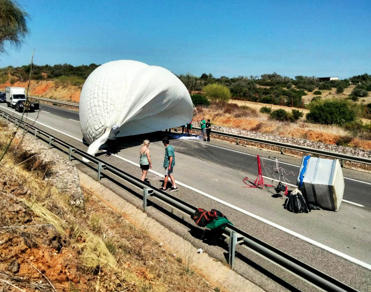 Sul Informação - Balão de gás vindo da Alemanha aterra em acesso à Via do Infante