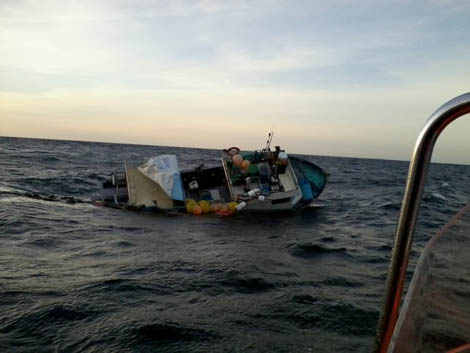Sul Informação - Marinha resgata seis tripulantes de pesqueiro ao largo de Peniche