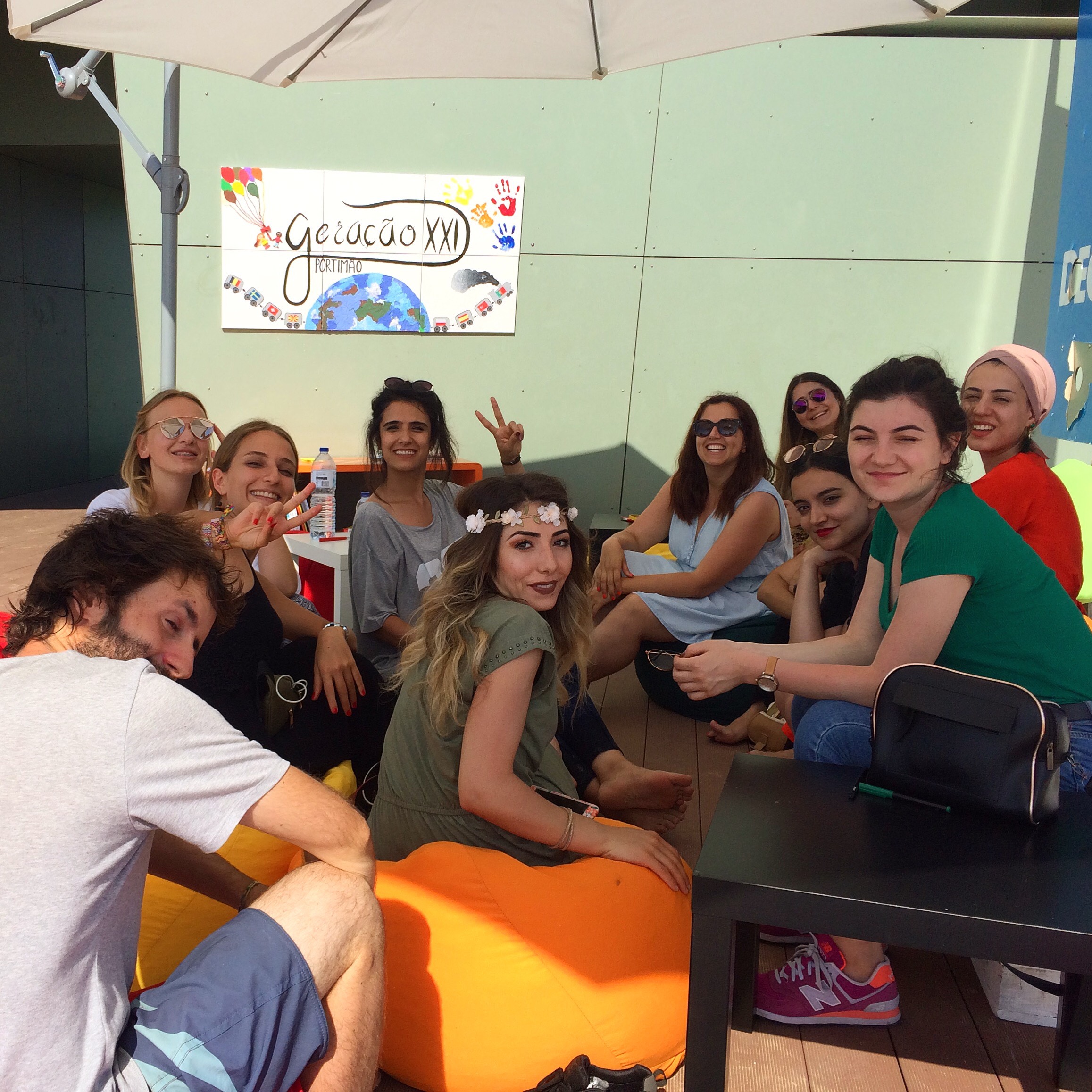 Sul Informação - Loja Ponto JA funciona na Praia da Rocha durante o Verão