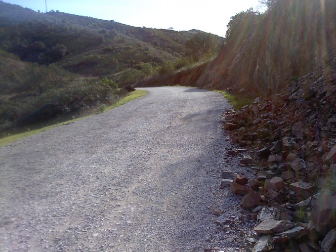 Sul Informação - Câmara de Tavira repara estrada entre Beliche de Baixo e Portela da Corcha
