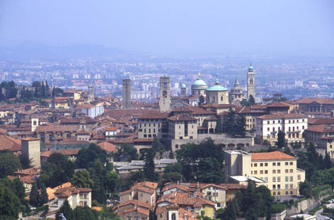 Bergamo alta da S vigilio - bergamo upper town from s.vigilio ph. Circolo marianese Sul Informação