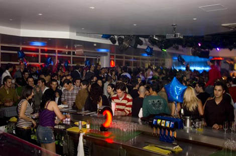 Sul Informação - Disparos causam nove feridos junto à discoteca Black Jack, em Vilamoura