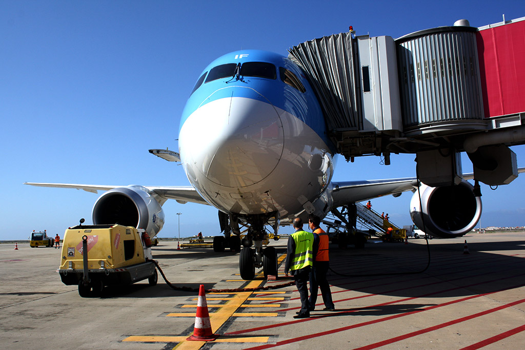 Sul Informação - Aterragem inédita de Boeing 787 Dreamliner foi «um acontecimento» no Aeroporto de Faro