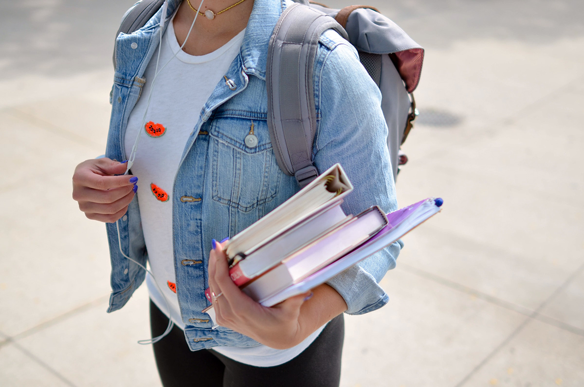 Sul Informação - Lagos: Mais de 100 estudantes universitários vão receber bolsa de estudo municipal