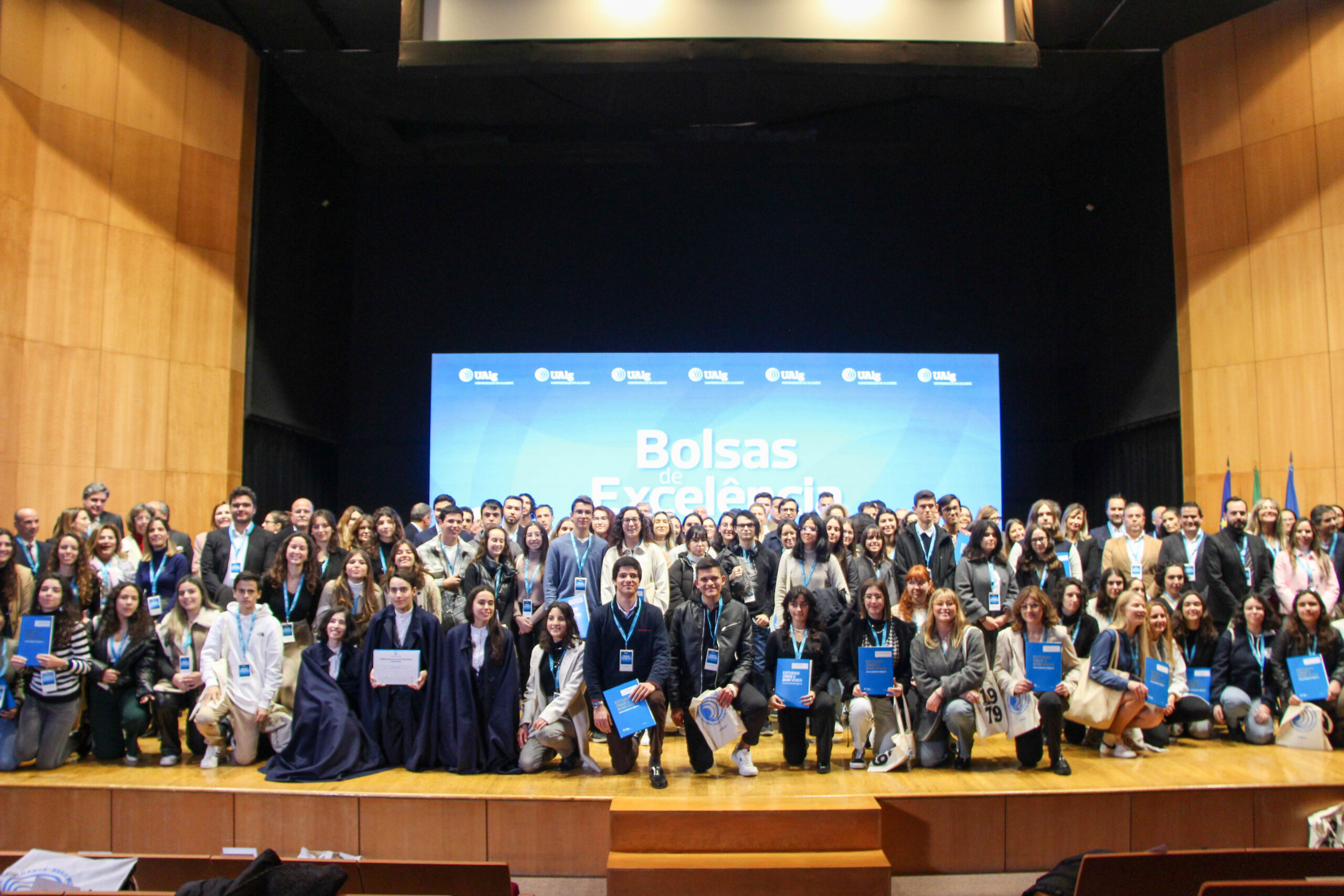 Sul Informação - 95 alunos de excelência que escolheram «estudar onde é bom viver» já têm bolsa