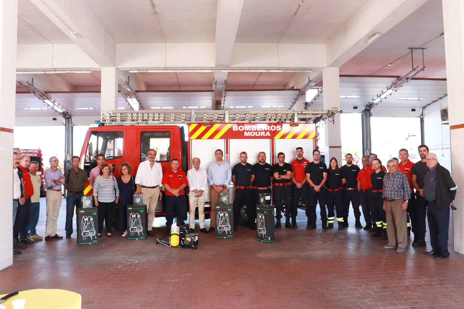 Sul Informação - Moura ofereceu aparelhos respiratórios aos Bombeiros Voluntários em dia de aniversário