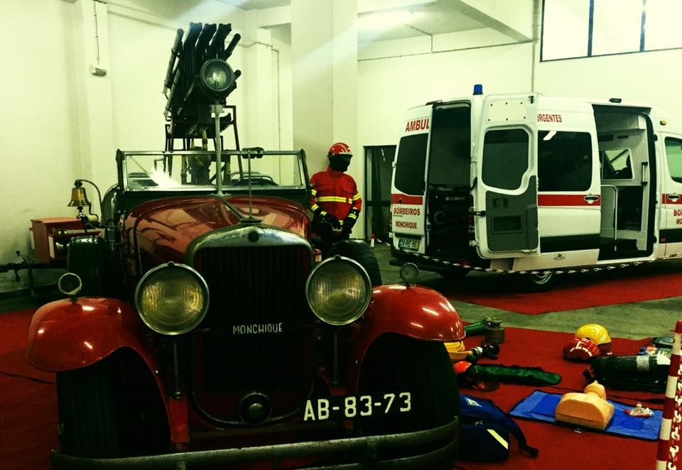 Sul Informação - Câmara oferece ambulância aos Bombeiros de Monchique e promete mais