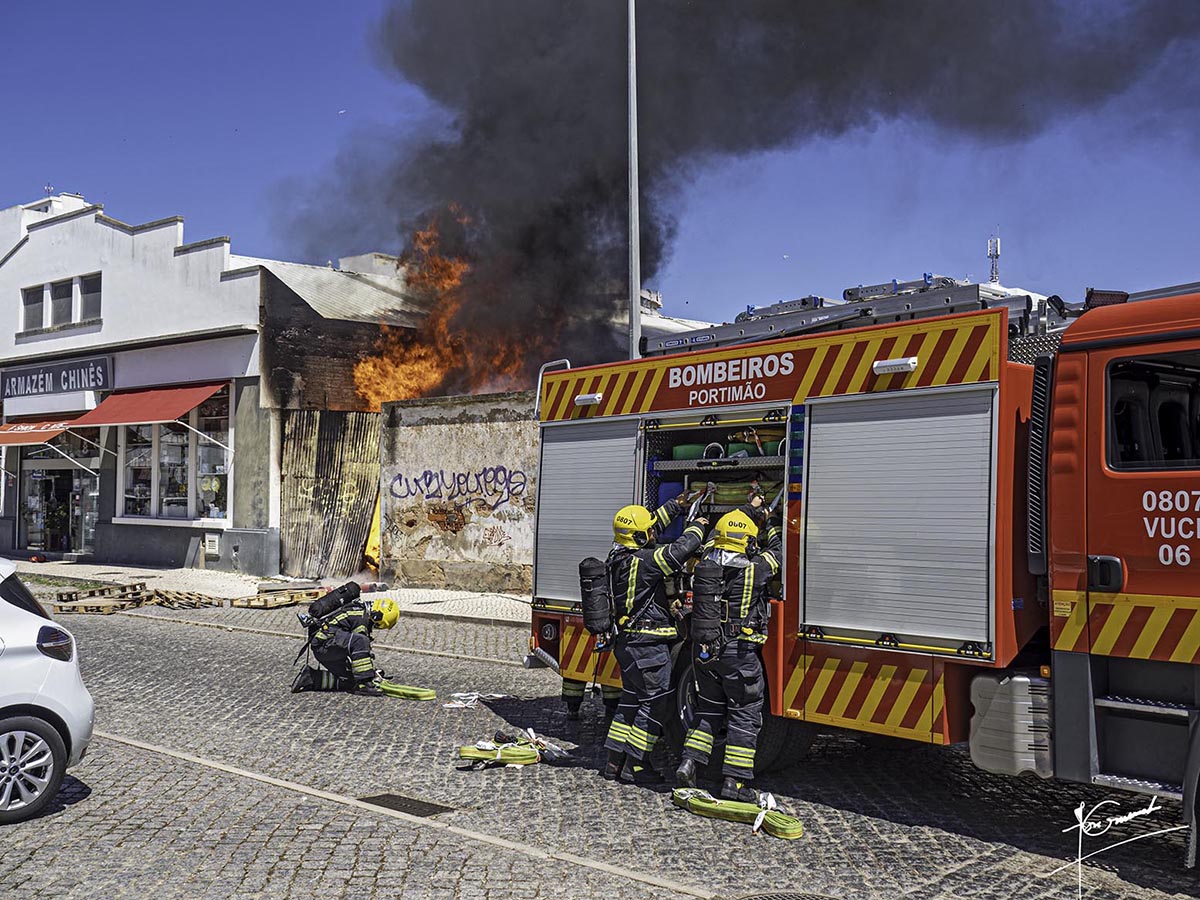 Sul Informação - Incêndio na zona ribeirinha de Portimão dominado em 30 minutos [com fotos]