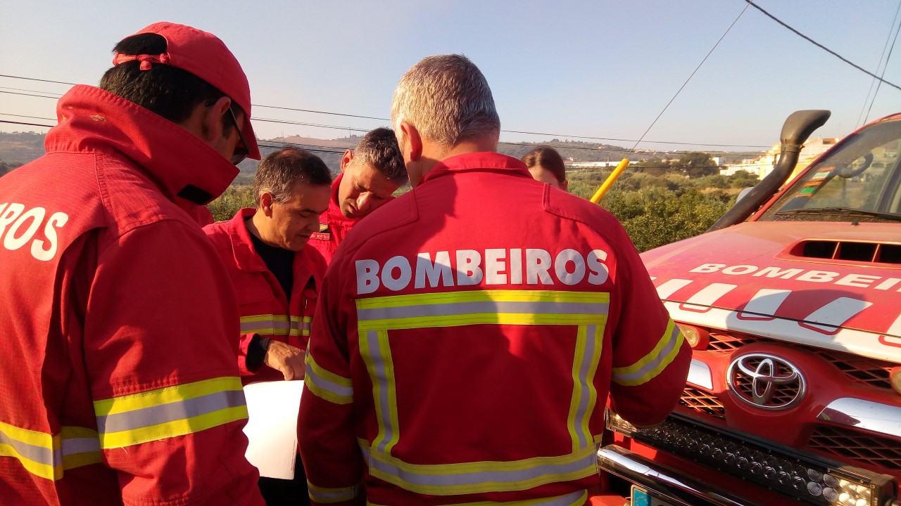Sul Informação - Fogo lavra junto a Pinheiro e Garrado em Silves