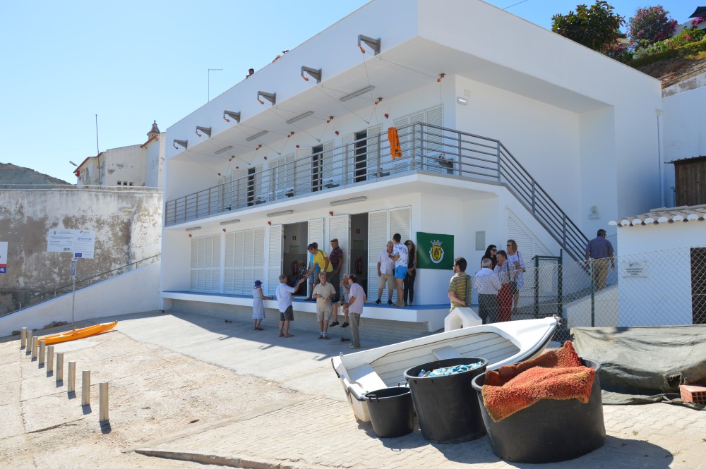 Sul Informação - Pescadores do Burgau já têm novos armazéns para apoio à pesca artesanal
