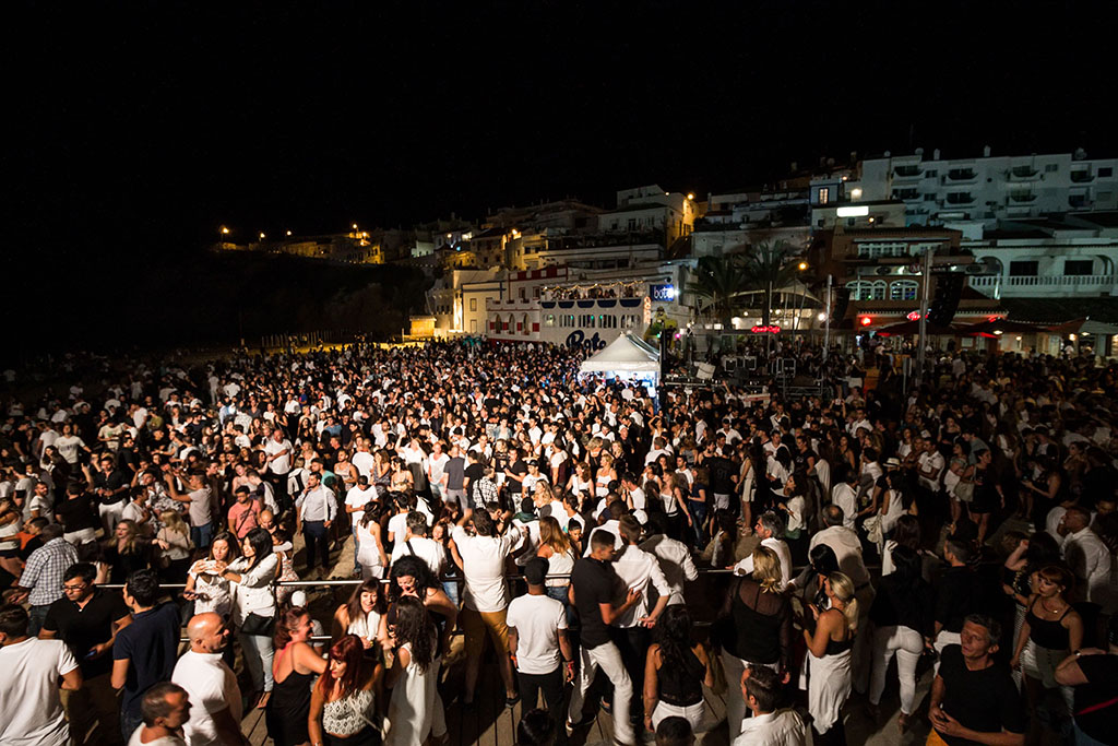Sul Informação - Carvoeiro promove este sábado a «Noite Black & White» para chamar o Verão