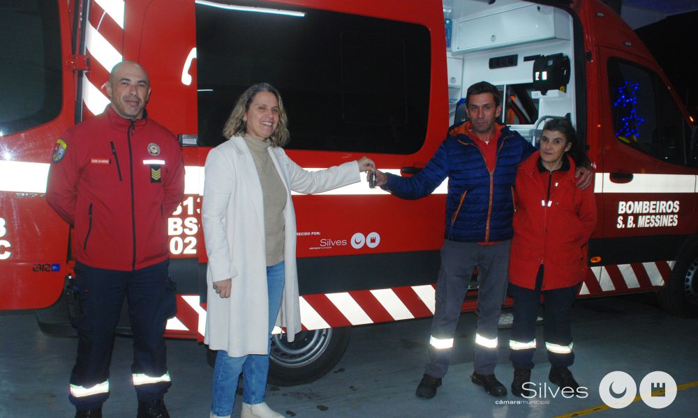 Sul Informação - Município de Silves oferece ambulância aos bombeiros