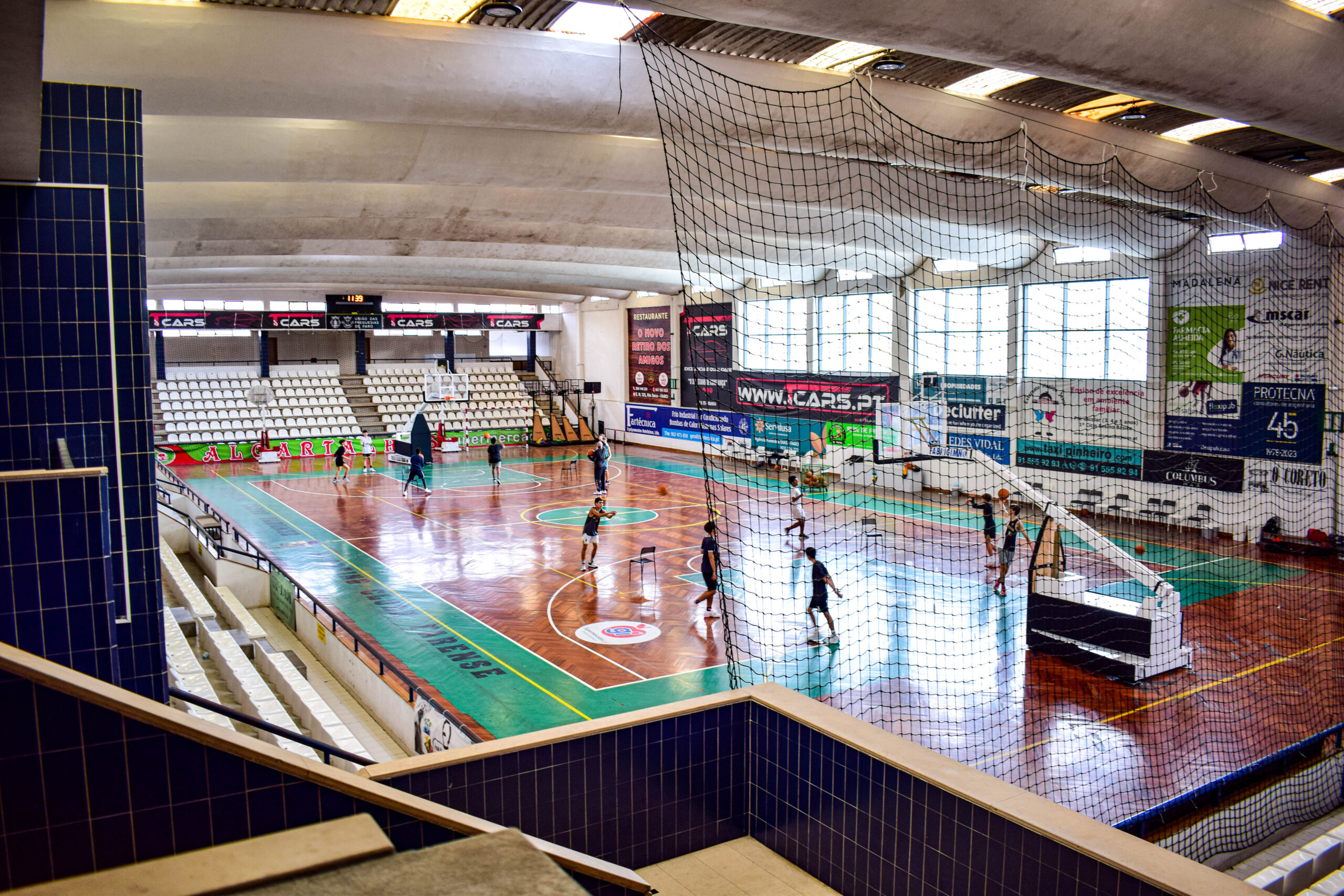 Sul Informação - Pavilhão do Farense está à venda em leilão por causa de dívida antiga