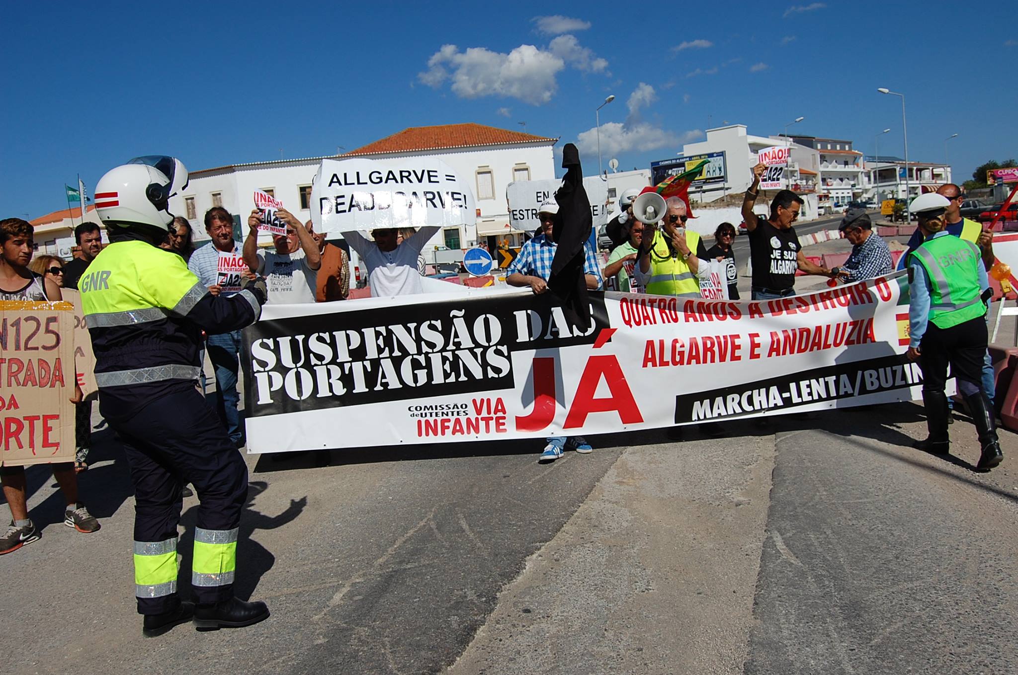 Sul Informação - Utentes da Via do Infante participam no desfile motard de Faro