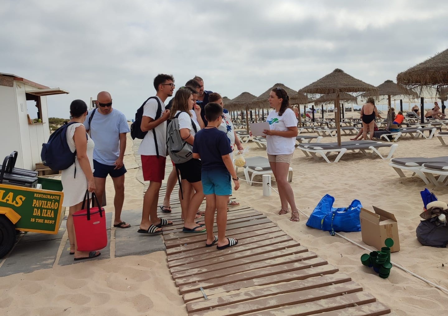 Sul Informação - Nove litros de beatas recolhidas nas praia de Tavira contribuem para economia circular