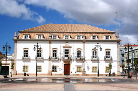 Sul Informação - Funcionários municipais e portadores do passaporte sénior fazem rastreio de saúde respiratória na Câmara de Portimão