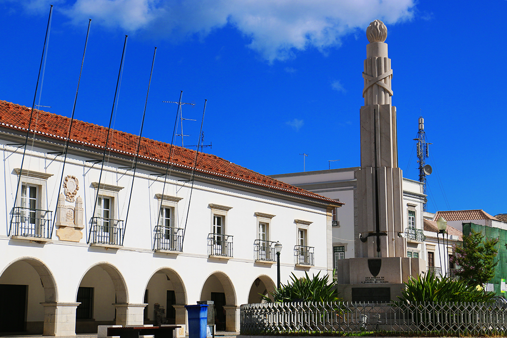 Sul Informação - Tavira apoia clubes e associações com 350 mil euros