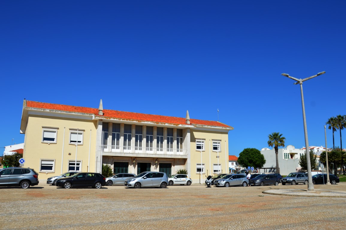 Sul Informação - Vila do Bispo mantém taxa mínima de IMI e devolve 5% dos IRS aos munícipes