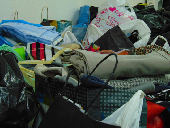 Sul Informação - Santa Casa de Albufeira entregou roupa e alimentos à população carenciada