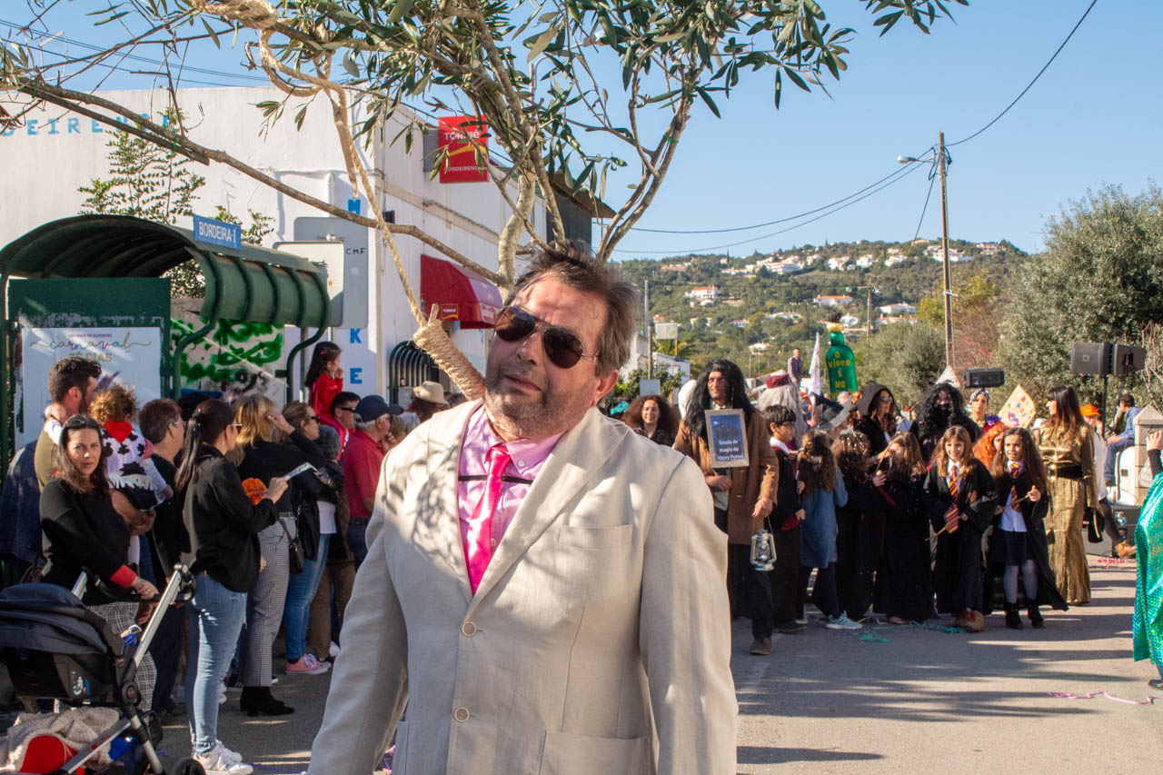 Sul Informação - No Carnaval de Bordeira há um enforcado e um “Uber” para viúvas e encalhadas