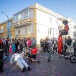 Sul Informação - Avenida encheu-se para aquele que foi o primeiro dia do Carnaval de Loulé
