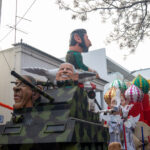 Sul Informação - Avenida encheu-se para aquele que foi o primeiro dia do Carnaval de Loulé