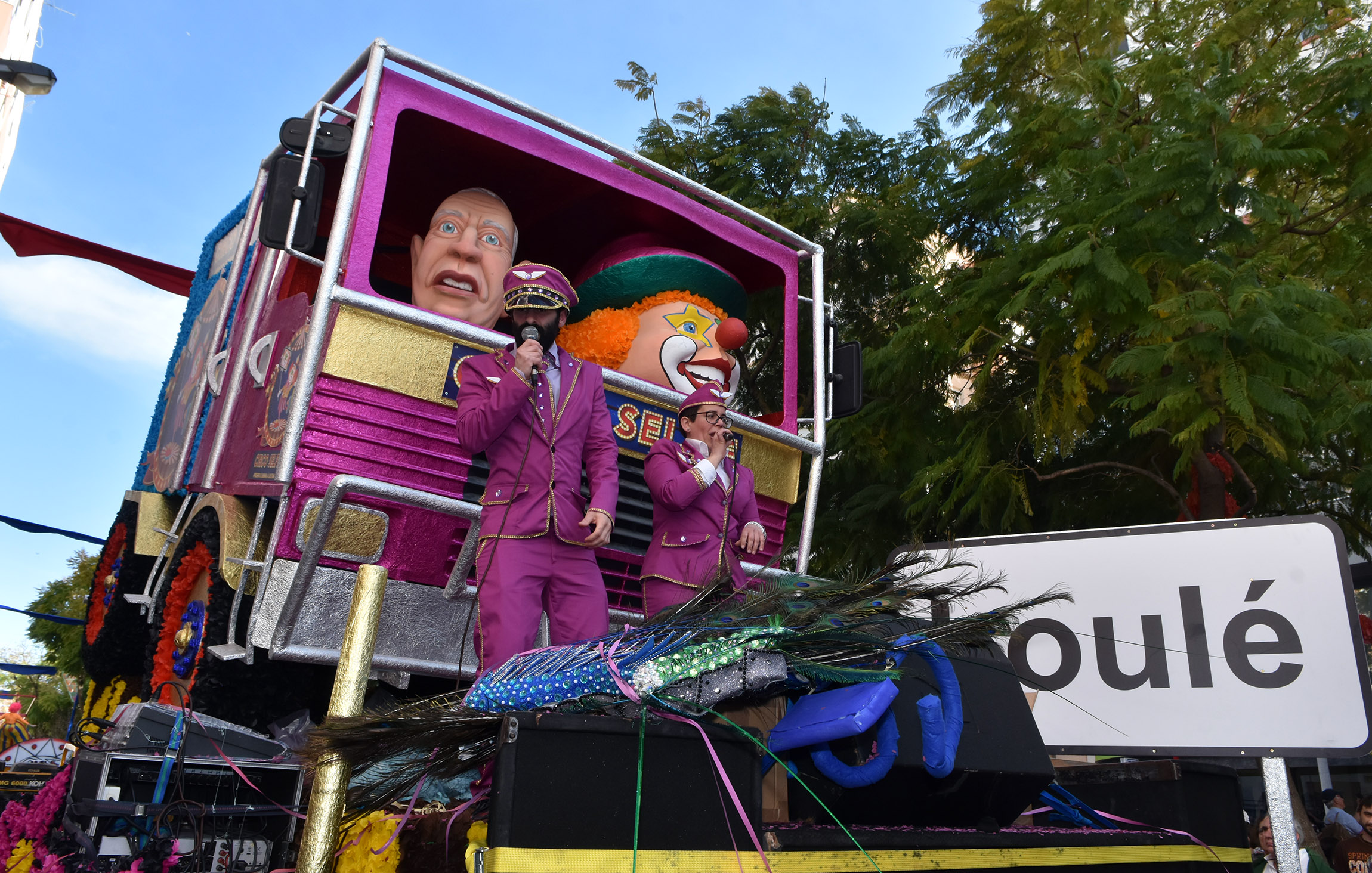 Sul Informação - Até os cães tiram selfies no Carnaval de Loulé