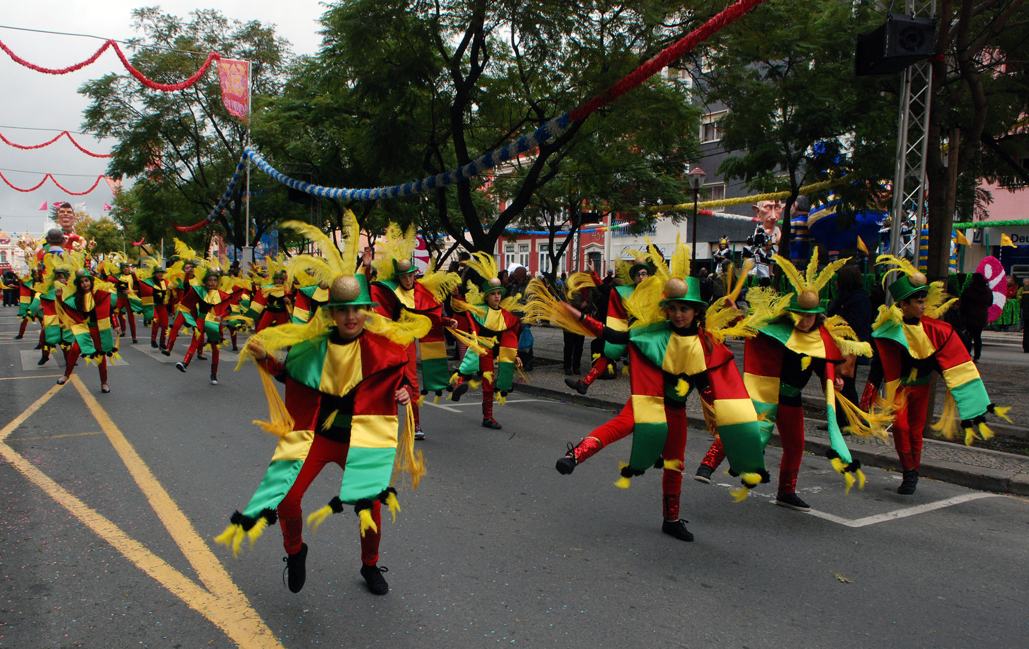 Sul Informação - Foliões saem à rua em todo o Algarve para festejar o Carnaval