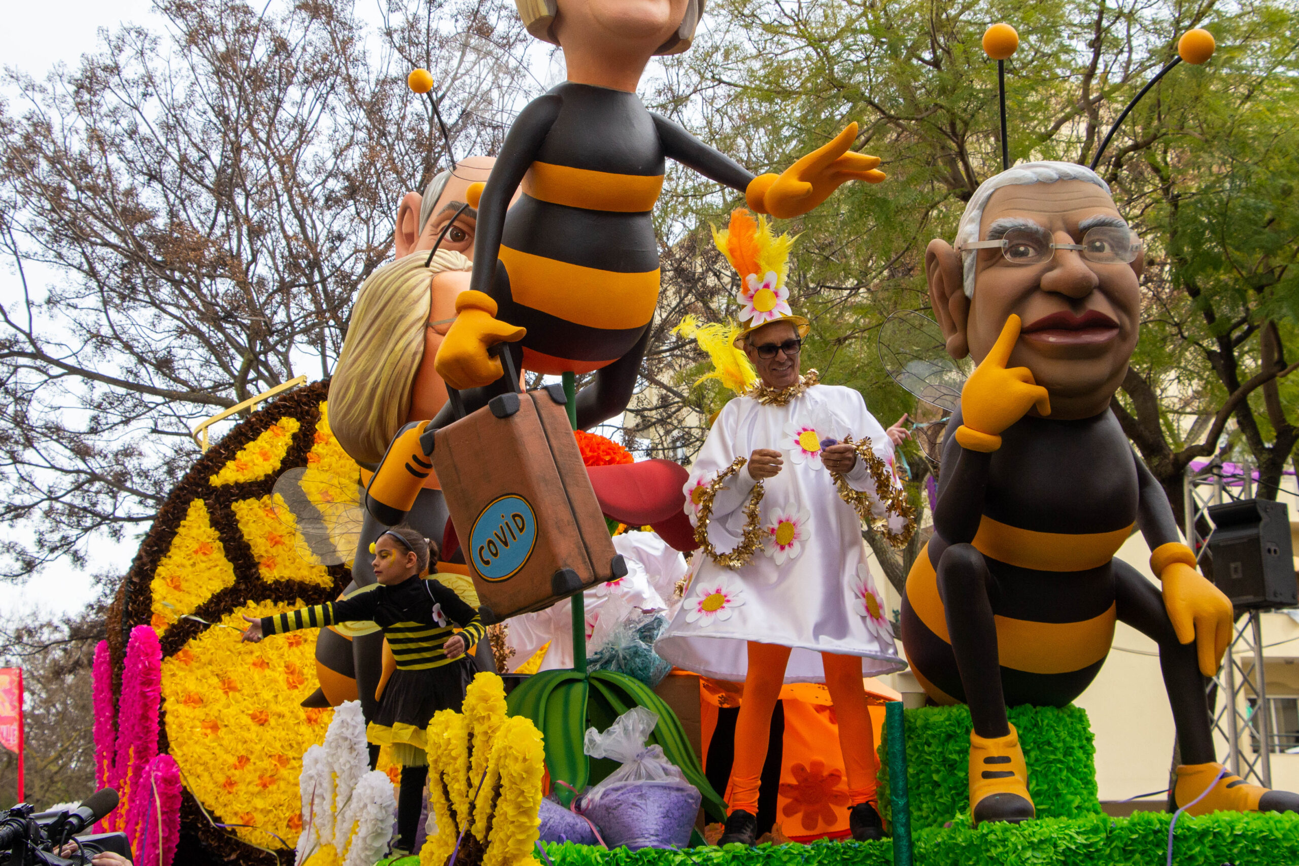 Sul Informação - Muita animação, cor e música: assim foi o primeiro dia do Carnaval de Loulé [fotogaleria]